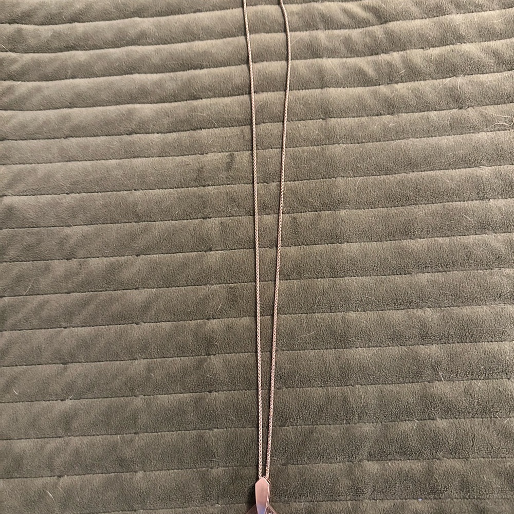 Elegant Gold Pendant Necklace